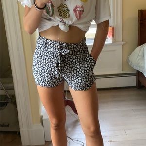 Short shorts daisy pattern cotton tied w/ pockets